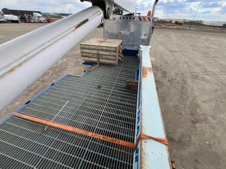 Manitex 28102S 28 ton Straight Boom